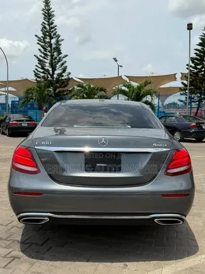 Mercedes-Benz E300 4Matic AWD Sedan (2.0L 4cyl 9A) 2017 Gray