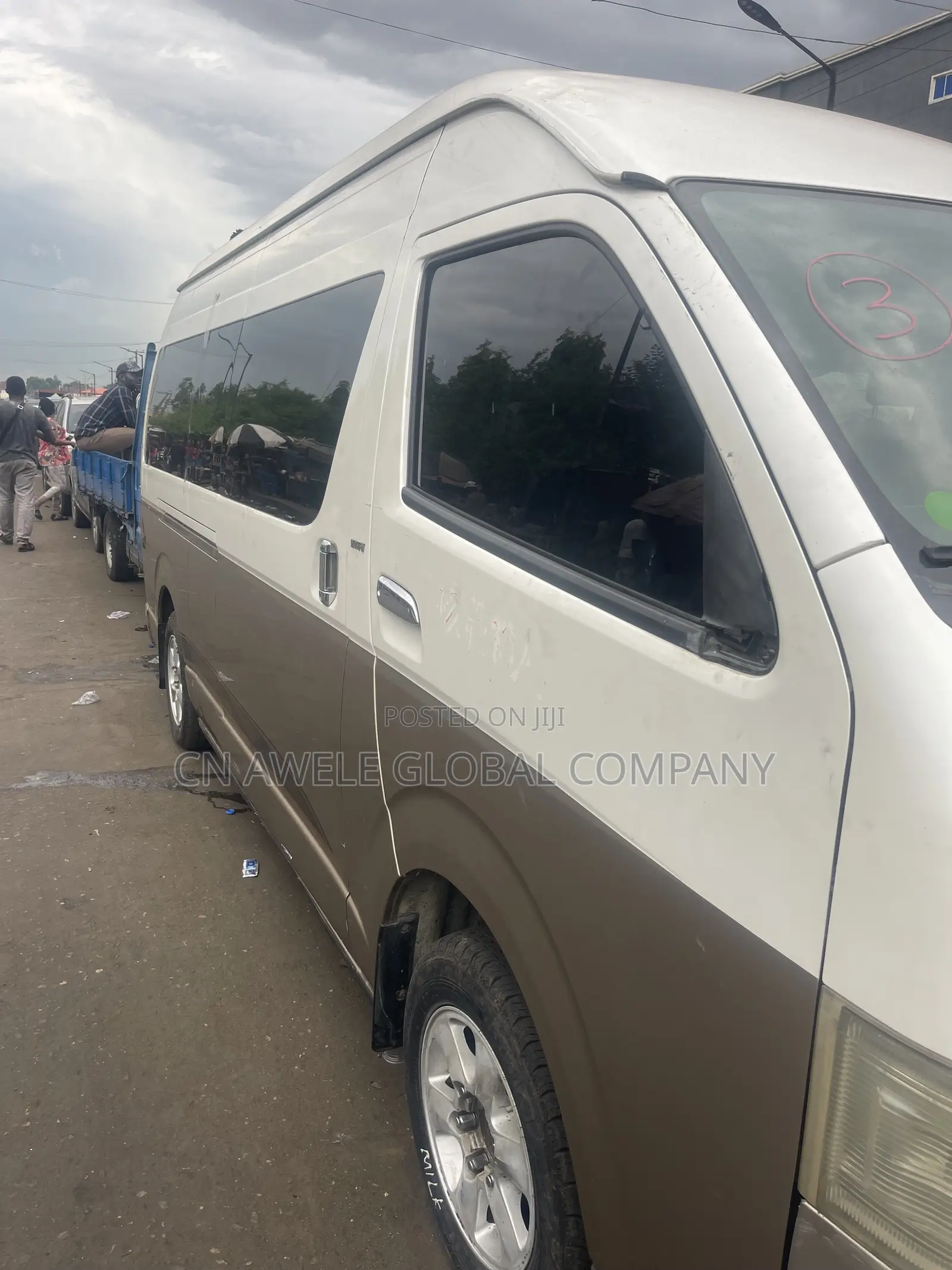 Toyota HiAce 2013 Brown