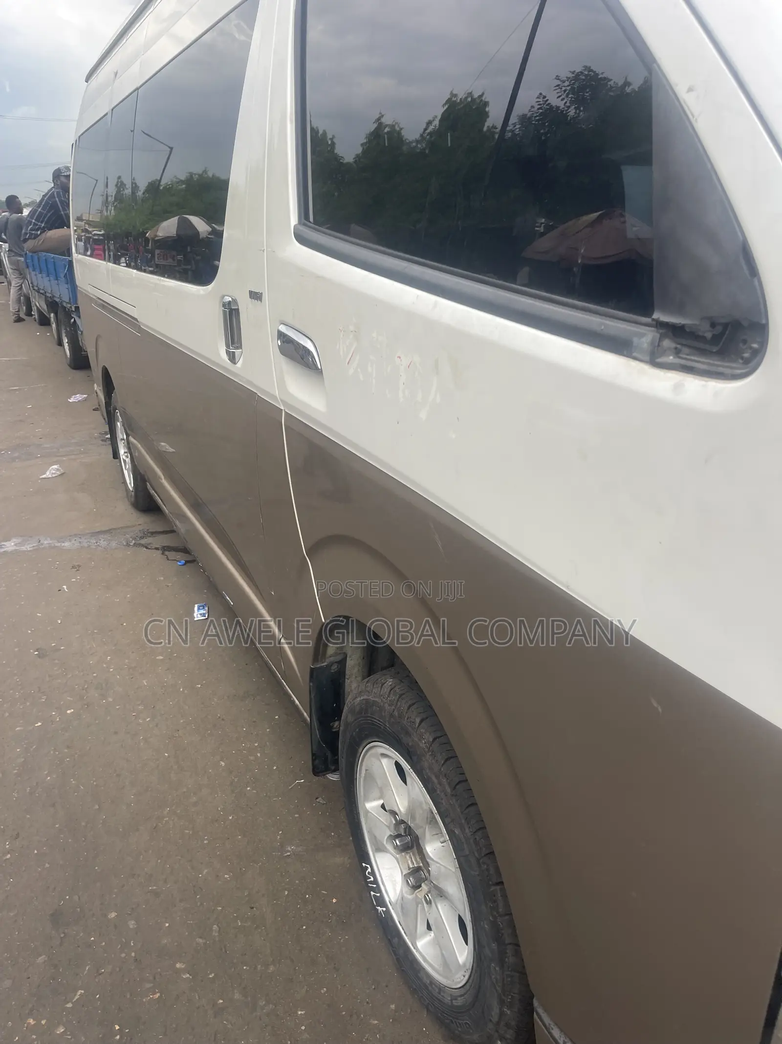 Toyota HiAce 2013 Brown