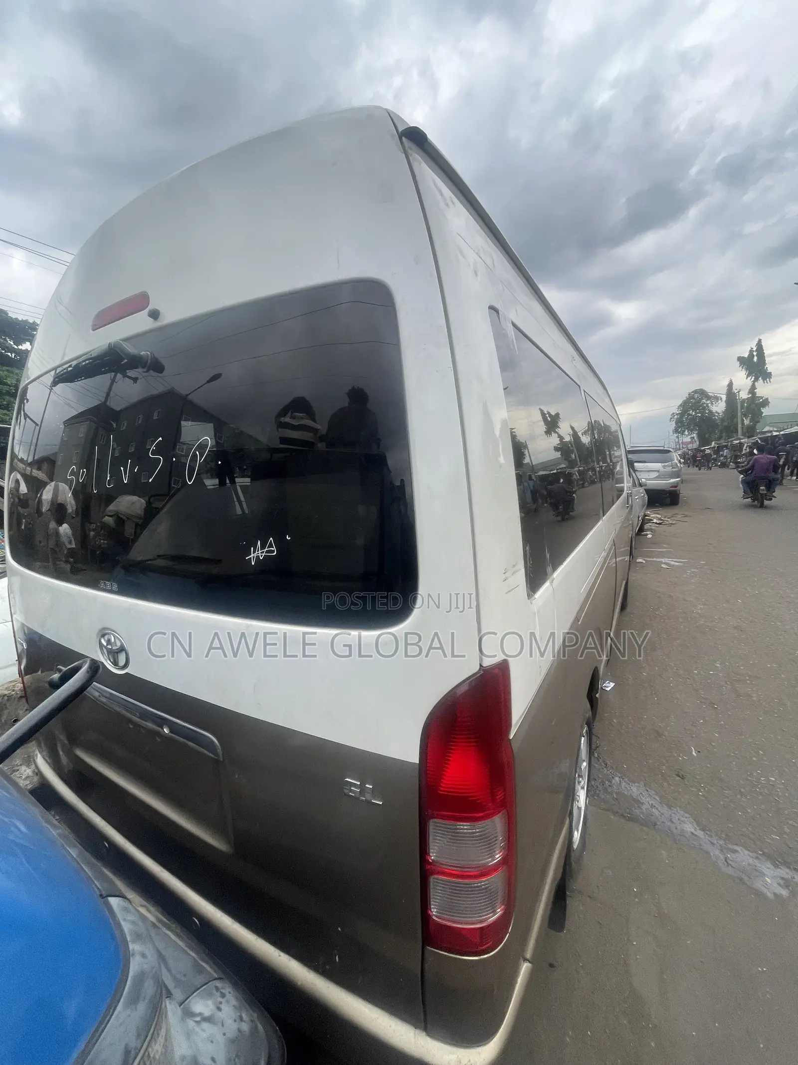 Toyota HiAce 2013 Brown