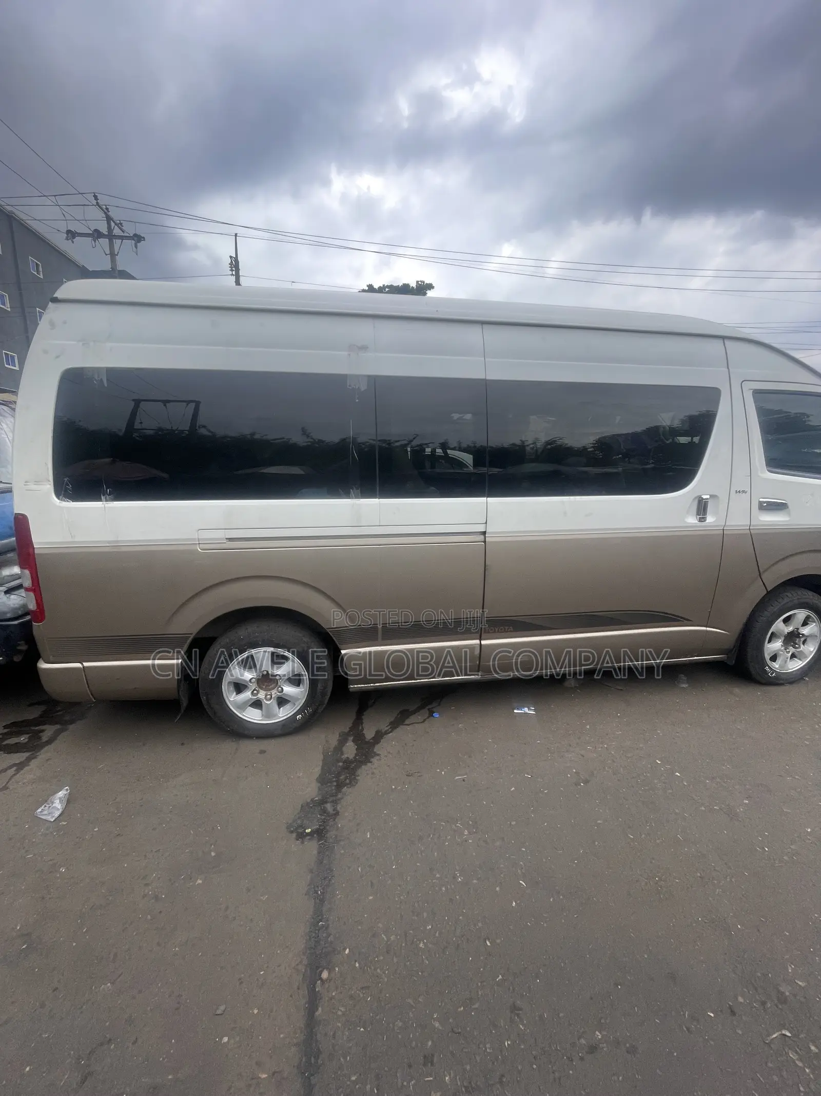 Toyota HiAce 2013 Brown