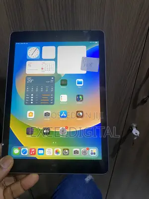 Apple iPad 10.2 (2019) 128 GB Gray