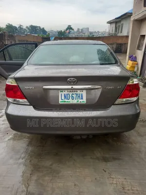 Toyota Camry 2006 Gray