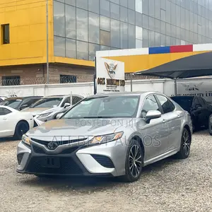 Toyota Camry SE FWD (2.5L 4cyl 8AM) 2018 Silver