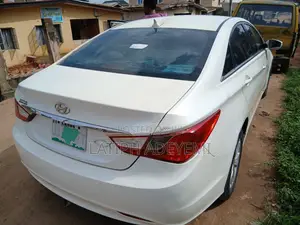 Hyundai Sonata GLS Sedan FWD (2.4L 4cyl 6M) 2011 White
