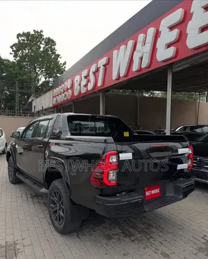 Toyota Hilux 2024 Black