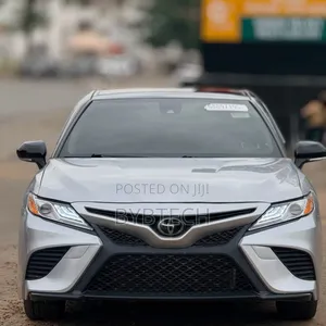 Toyota Camry XSE V6 (3.5L V6 8A) 2019 Silver