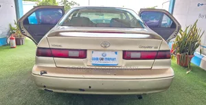 Toyota Camry Automatic 1999 Gold