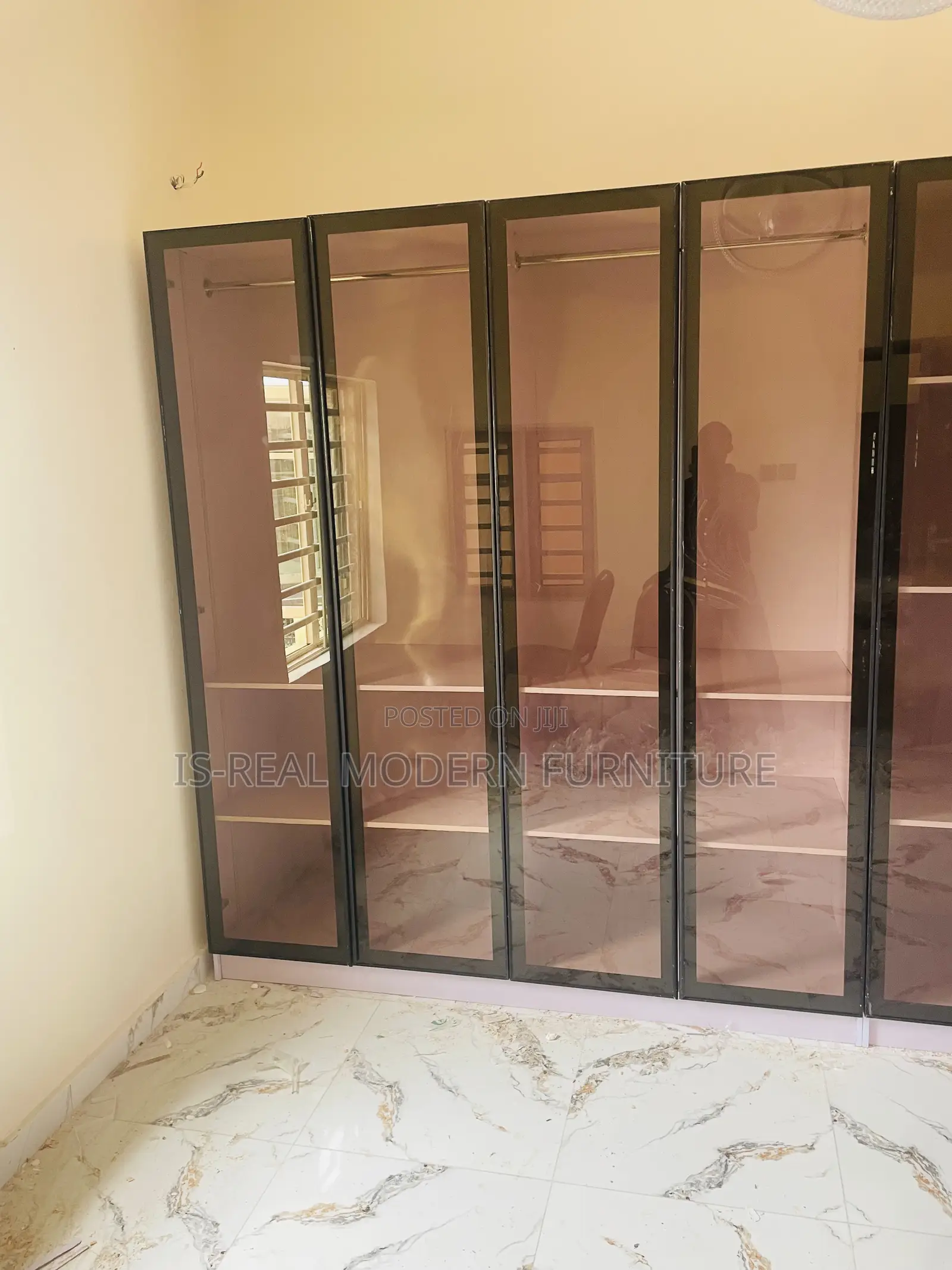 Inbuilt Wardrobe