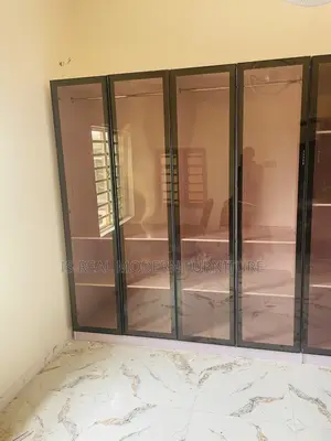 Inbuilt Wardrobe