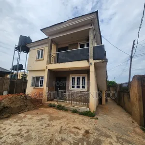 2bdrm Block of Flats in Elewuro, Olohunda for sale