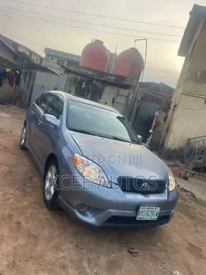 Toyota Matrix XR Hatchback FWD (1.8L 4cyl 4A) 2005 Blue