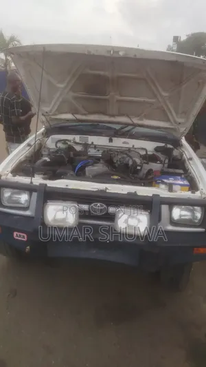 Toyota Hilux 1998 White