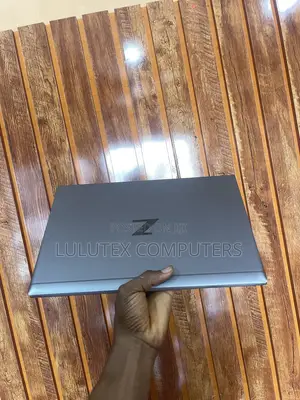 Laptop HP ZBook Firefly 14 G7 8GB Intel Core i5 SSD 256GB