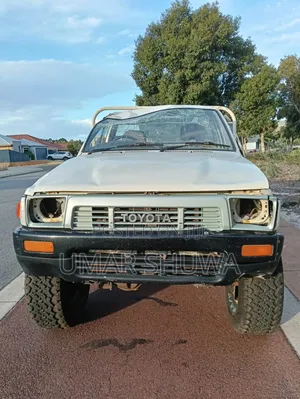 Toyota Hilux 1998 White