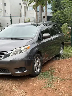 Toyota Sienna 2015 Gray