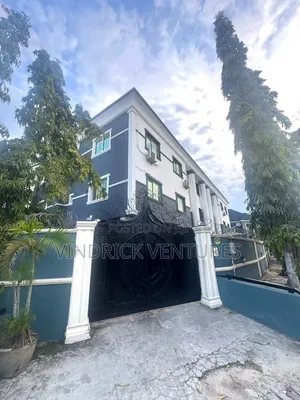 3bdrm Block of Flats in Thomas Estate for rent