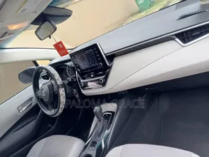 Toyota Corolla LE 2020 White