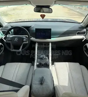 BYD Yuan Up 32 kWh FWD 2024 Gray