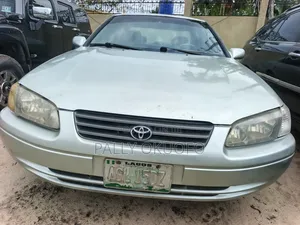 Toyota Camry LE 4dr Sedan (2.2L 4cyl 4A) 2001 Gray