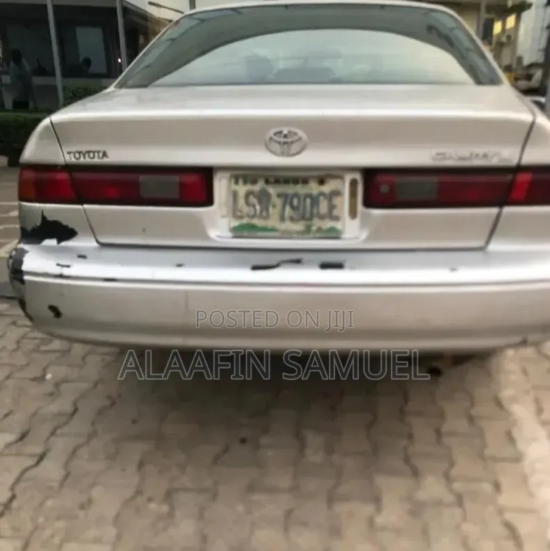 Toyota Camry Automatic 1999 Silver
