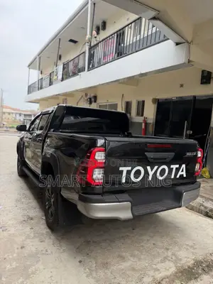 Toyota Hilux 2025 Black