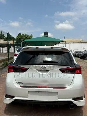 Toyota Corolla LE 4dr Sedan (1.8L 4cyl CVT) 2016 White