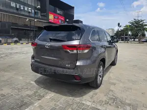 Toyota Highlander XLE 4dr SUV (3.5L 6cyl 6A) 2015 Gray