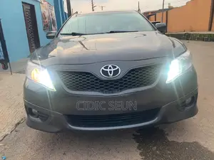Toyota Camry SE 4dr Sedan (2.5L 4cyl 6AM) 2010 Gray