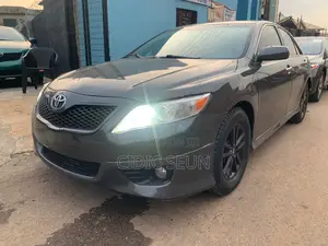 Toyota Camry SE 4dr Sedan (2.5L 4cyl 6AM) 2010 Gray