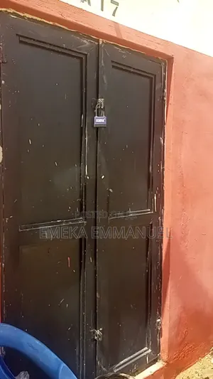 Shop to Let at School Gate
