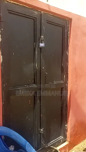 Shop to Let at School Gate