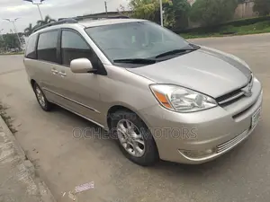 Toyota Sienna XLE Limited AWD 2005 Gold