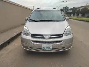 Toyota Sienna XLE Limited AWD 2005 Gold