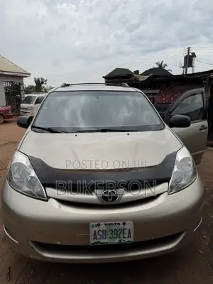 Toyota Sienna 2007 Gold