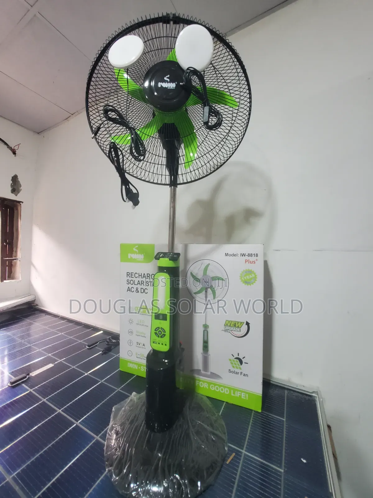 Iwin 18" AC/Dc Solar Rechargeable Standing Fan