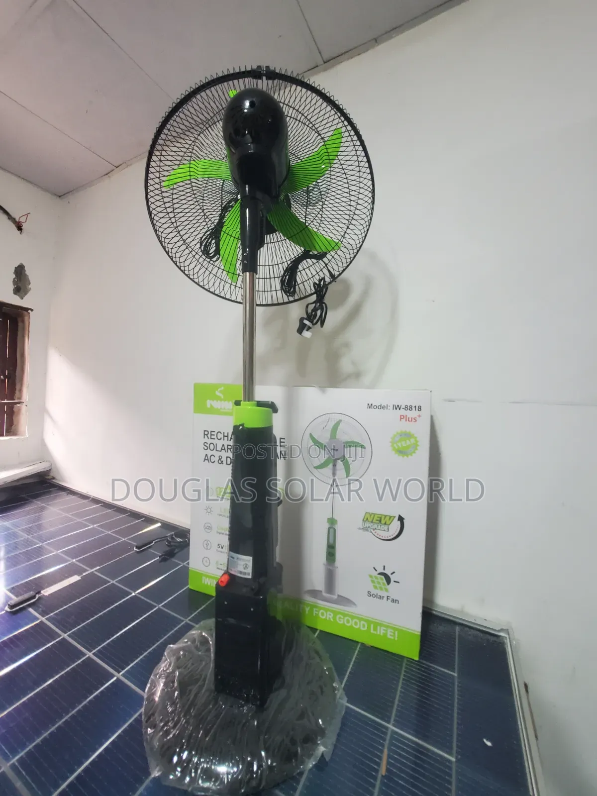 Iwin 18" AC/Dc Solar Rechargeable Standing Fan