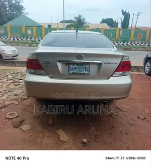 Toyota Camry 2005 Gold