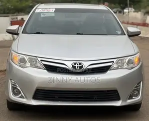 Toyota Camry XLE 4dr Sedan (2.5L 4cyl 6A) 2014 Silver