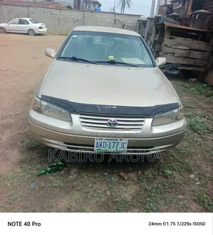 Toyota Camry Automatic 1999 Gold