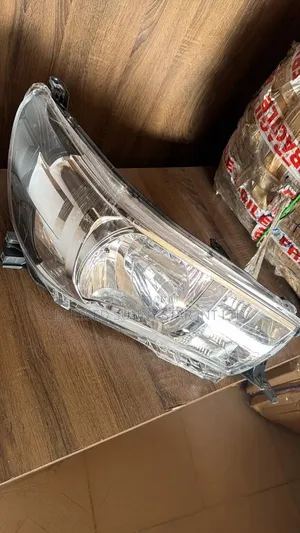 Head Lamp Hilux 2018