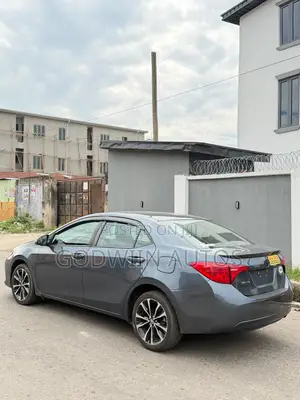 Toyota Corolla SE (1.8L 4cyl 6M) 2018 Gray