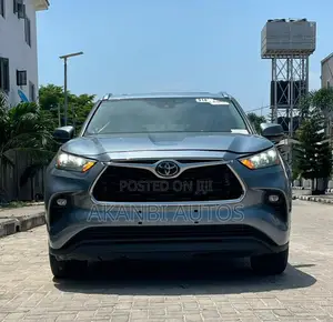 Toyota Highlander XLE AWD 2020 Blue