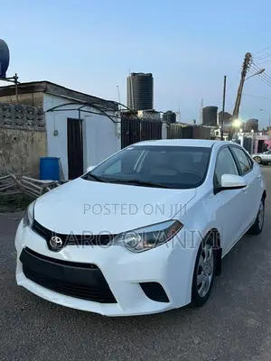 Toyota Corolla LE Premium 4dr Sedan (1.8L 4cyl CVT) 2014 White