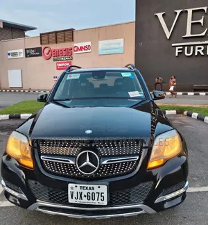 Mercedes-Benz GLK-Class Base GLK 350 4dr AWD 4MATIC (3.5L 6cyl 7A) 2015