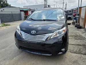 Toyota Sienna 2013 Black