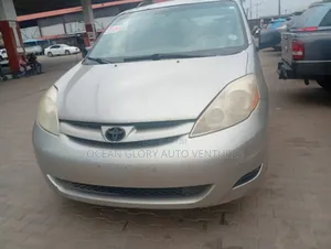 Toyota Sienna 2007 Gold