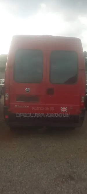 Volkswagen Transporter 2005 Red