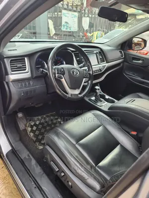 Toyota Highlander XLE 4dr SUV AWD (3.5L 6cyl 6A) 2015 Silver