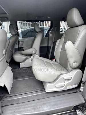Toyota Sienna XLE 7-Passenger 4dr Minivan AWD (3.5L 6cyl 6A) 2015 Gold